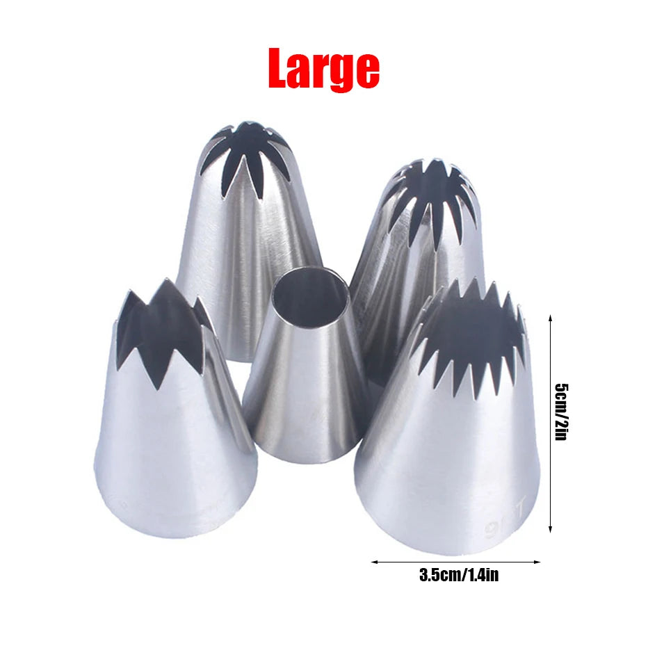 Grandes douilles pour poche à douille, parfaites pour la chantilly et les décorations généreuses.