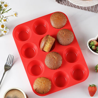 Moule à muffins en silicone 12 cavités avec muffins au chocolat démoulés facilement, utilisation simple en cuisine Cuisine-etmoi