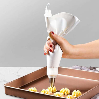 Poche à douille offrant un dépôt précis et régulier pour la pâtisserie faite maison.
